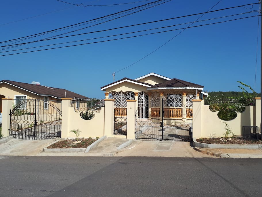 Front view of property