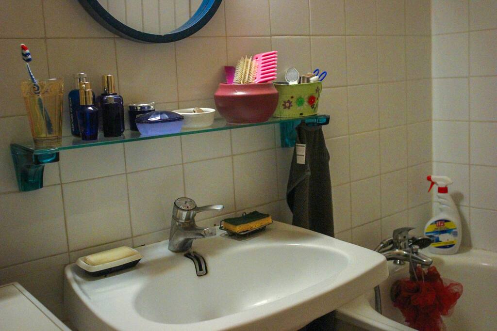 Une salle de bain fonctionnelle
