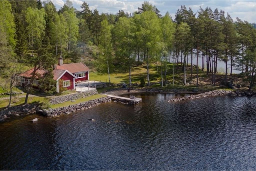 Overview of the house and area