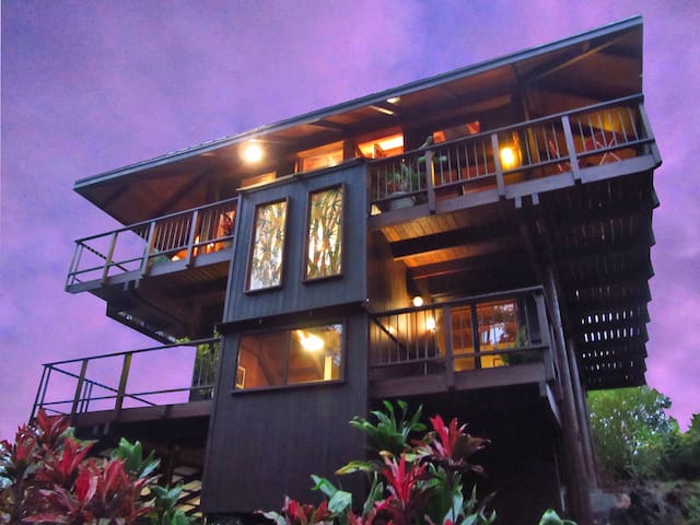 Tropical Ocean View 4 bd + Loft Sleeps 10