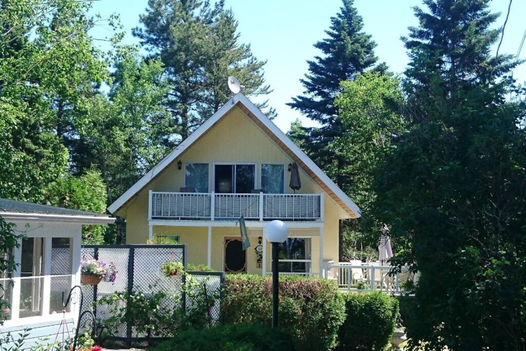 Chalet en bois au bord du Lac SaintJean Chalets à louer à Saint