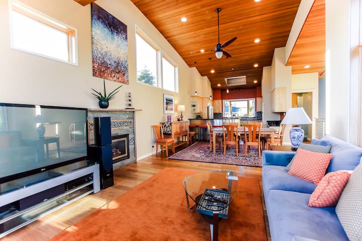 Spectacular Santa Cruz Custom Beach House - Santa Cruz, CA