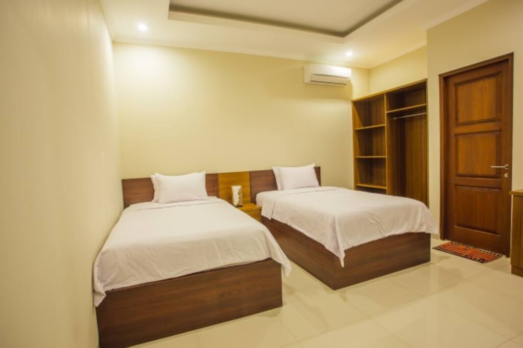 this is a twin bed room