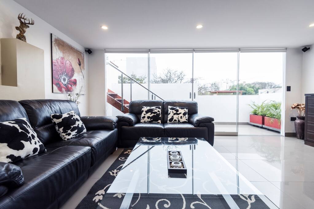 George (California - USA): "If you are looking for a nice place in a good area this is the one."