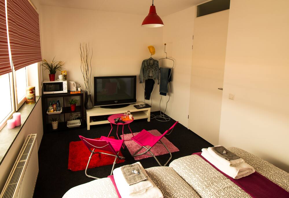 Master bedroom, with flatscreen TV