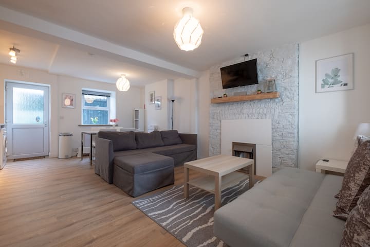 Modern City Centre Cottage - Galway