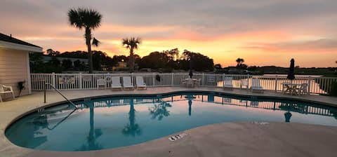 Close to Beaches| Updated w/Pool| Pond View|