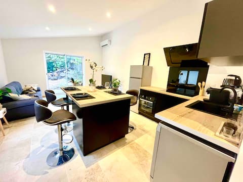 Recent villa on one level ideal for family