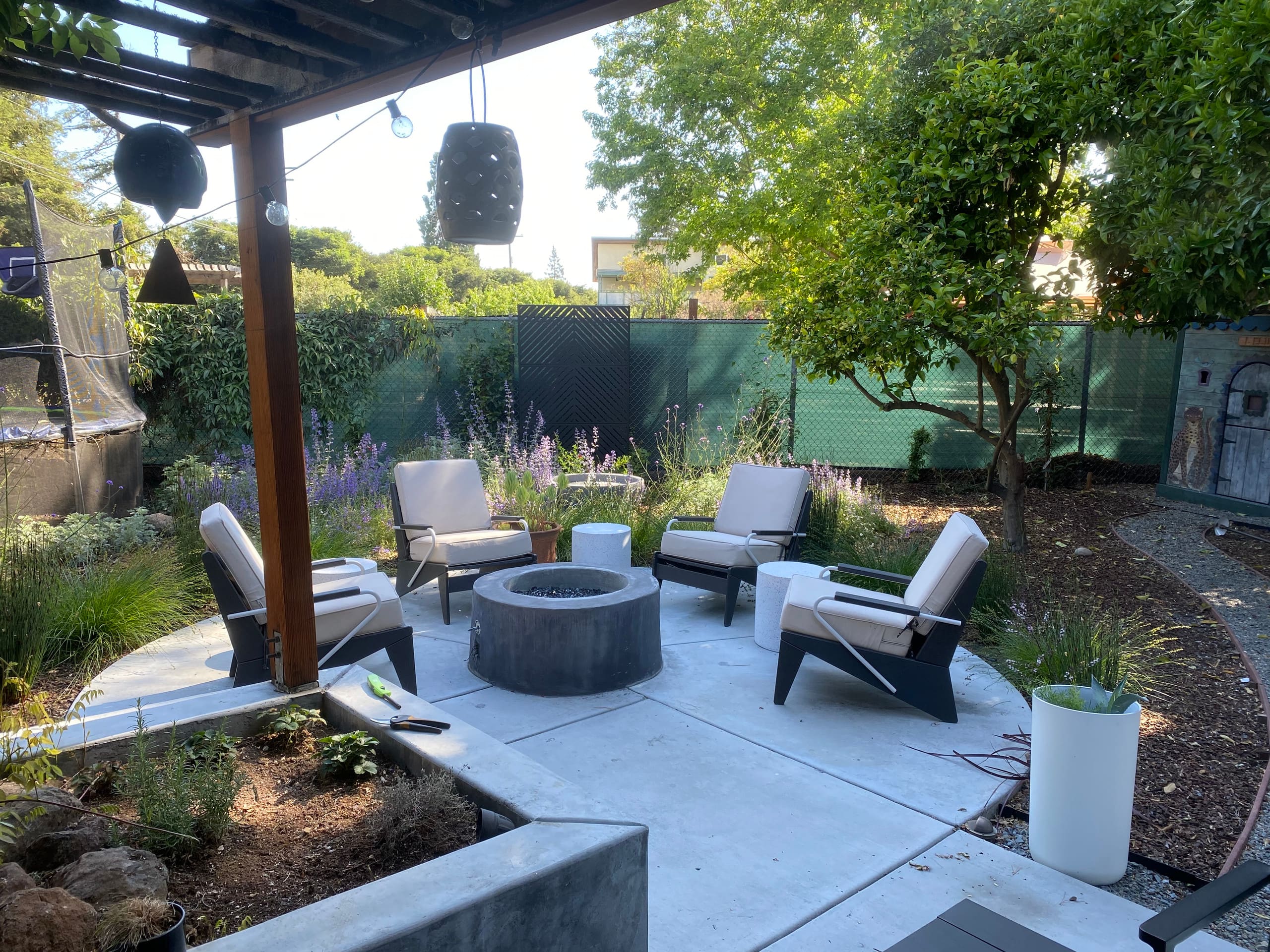 Eichler Home with Hot Tub & Fruit Trees - Main photo