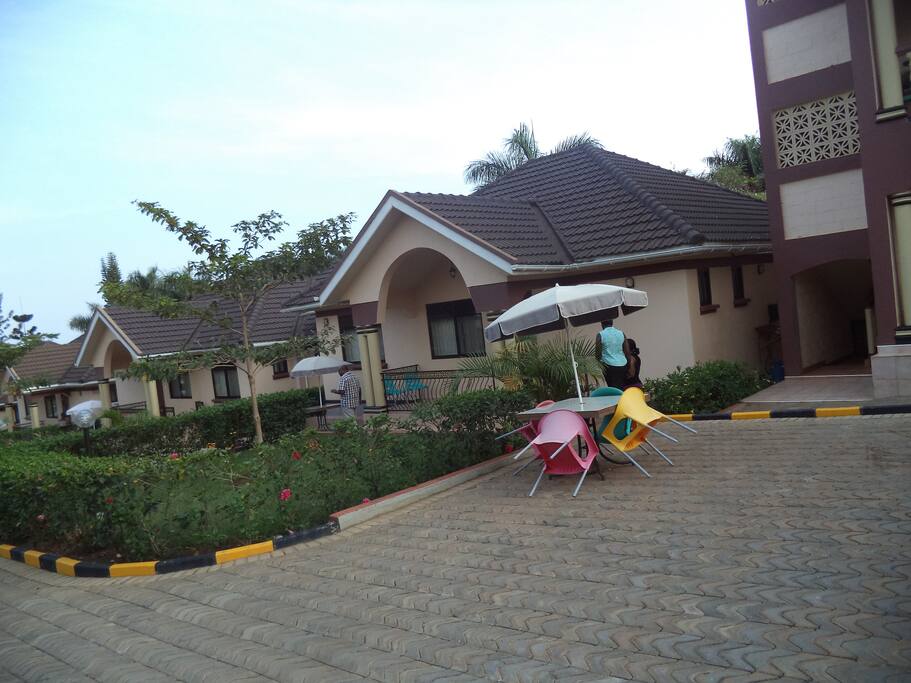 Secured and quite environment. weekly, monthly and yearly arrangements
fully serviced in Entebbe.