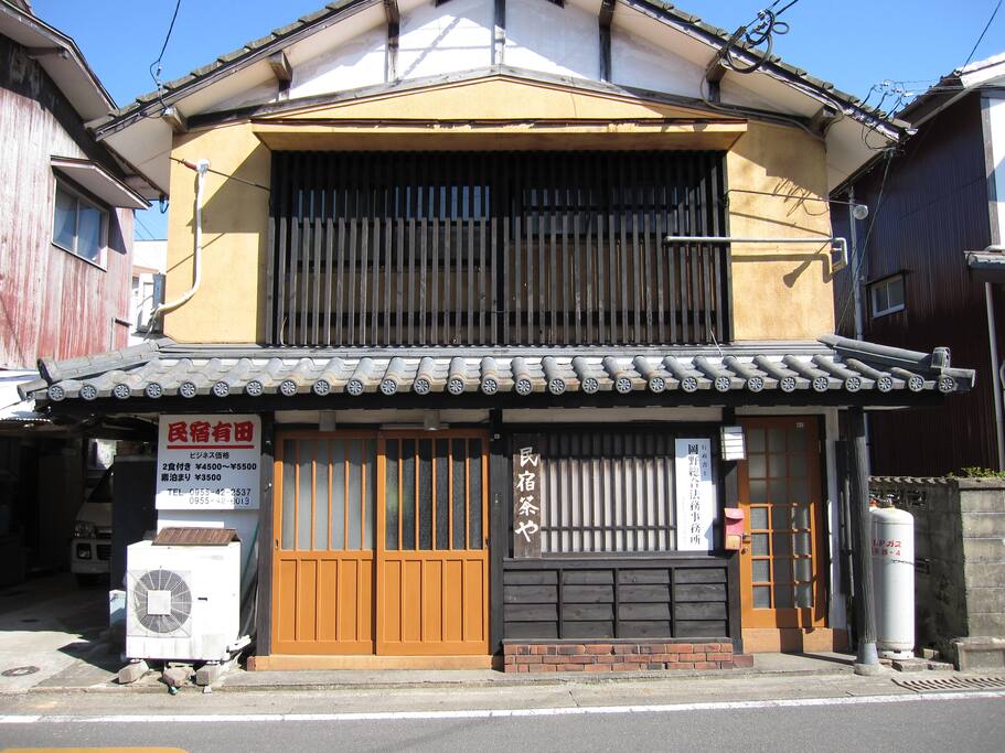 正面の外観です。
View from front