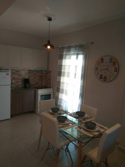 eat-in Kitchen