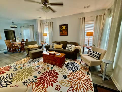 Downtown 3Br/3Ba Colonial Style Home