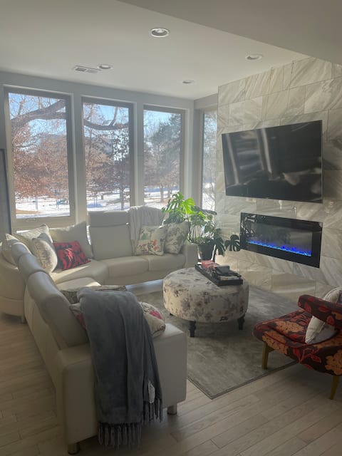 Top performing Airbnb: Stylish and Modern - Centrally Located in Denver