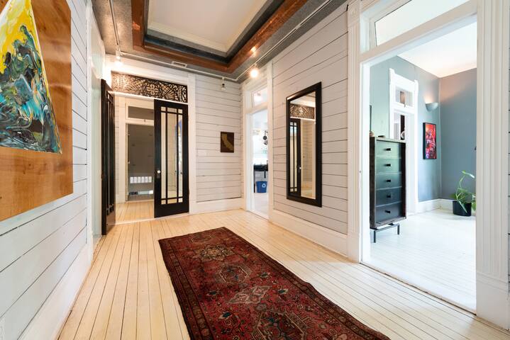 Art palace in the heart of Austin! gallery image 4