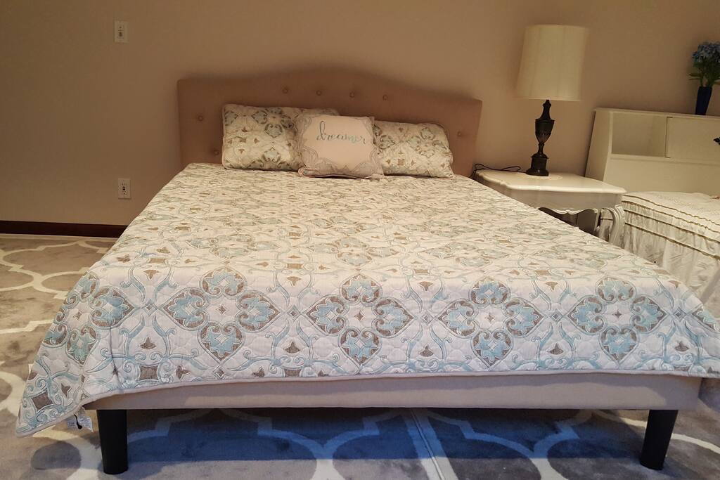 Bed1 (Queen)