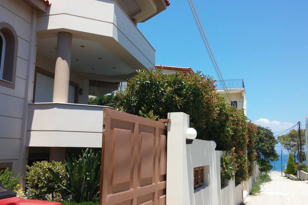 villa by the sea with garage