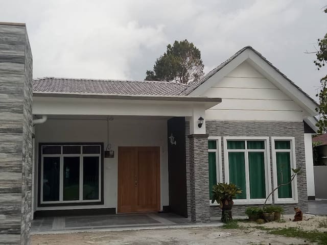 Rumah Putih Wan Zai For Muslim 3 Bedrooms 2 Bathrooms Bungalow In Batu Gajah Malaysia