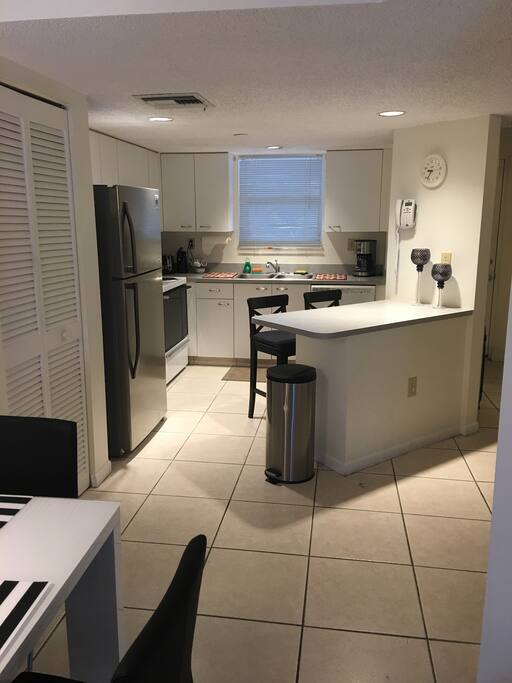 Nice kitchen area, with all you need to cook and enjoy...