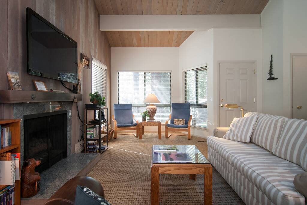 Gas fireplace in livingroom