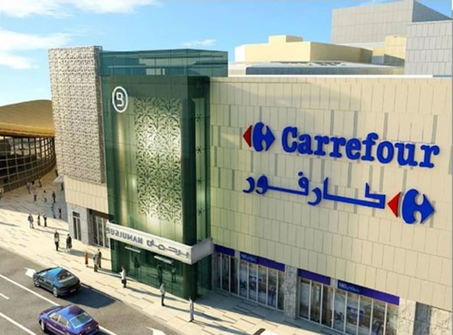 Carrefour & mall are so close walking distance to our flat