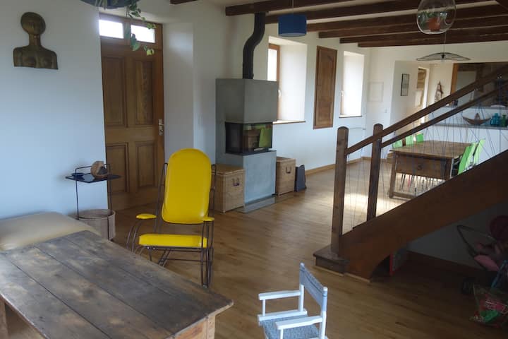 pamje e dhomës së ndenjjes