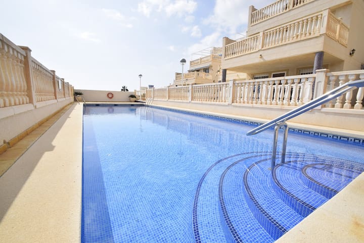 Bonito apartamento con grandes vistas sobre el mar