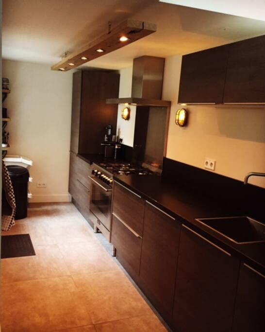fully equipped kitchen