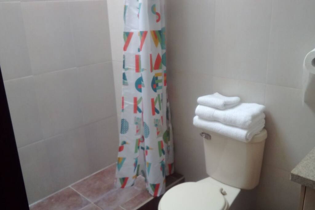 baño, con todo lo Basico