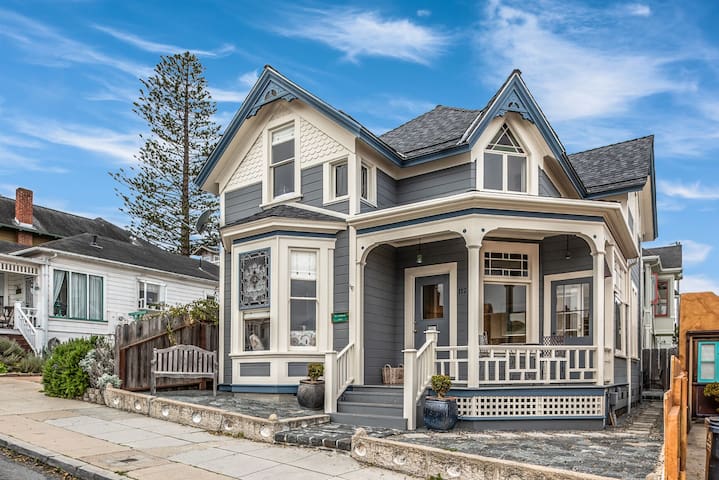 Charming Cottage Steps to Ocean!