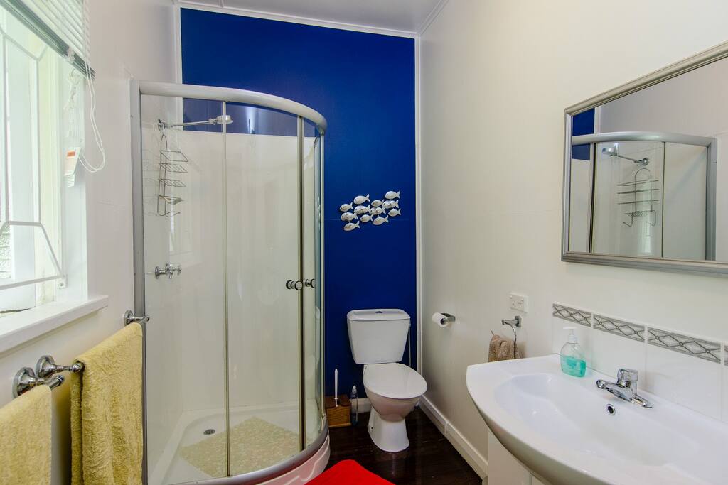 Ensuite to main Bedroom