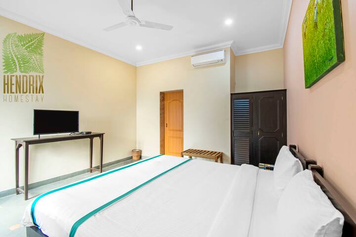 Bedroom 1 image 4