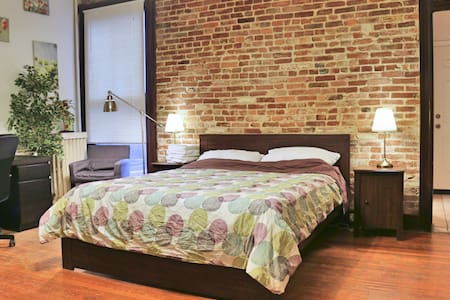 Your Sweet Studio Away From Home @ Charles Village