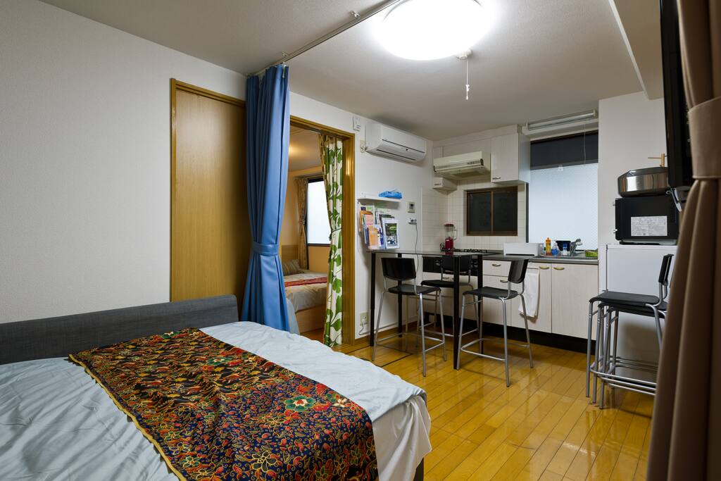 Bedroom and kitchen/臥室和廚房