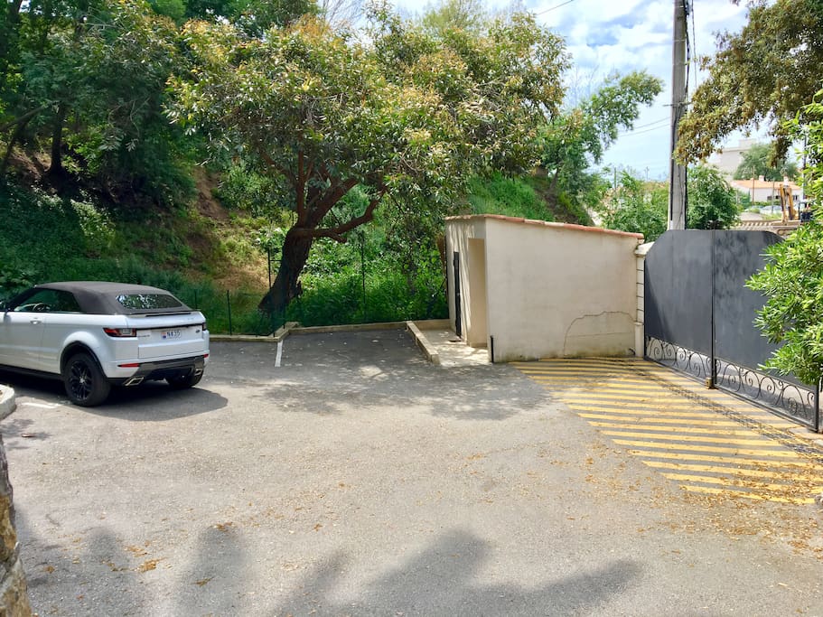 Appartement situé dans une résidence fermée et sécurisée avec 2 place de parking