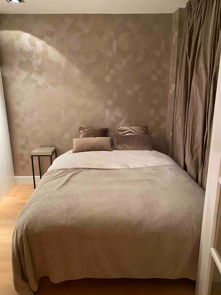 Separates Schlafzimmer (1,60m Auping Bett)