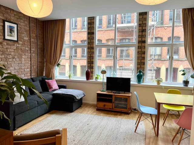 Loft style apartment in best part of City Centre!