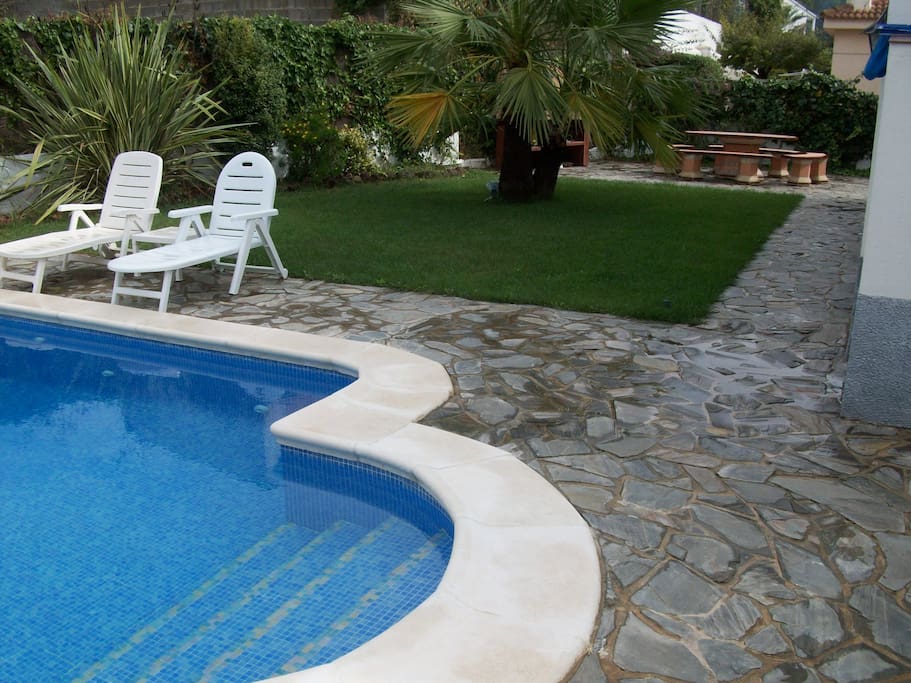 Swimming pool, lawn and bbq