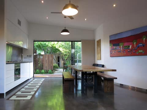 Successful Airbnb property: Studio Five Apartment in Northern Territory