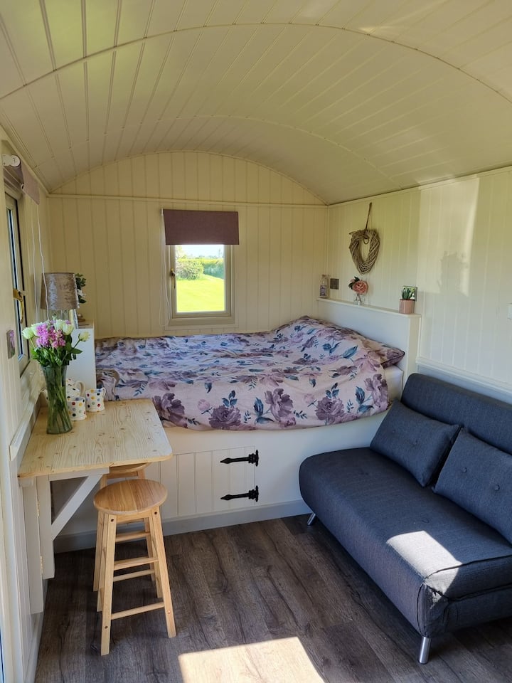 Luxury Shepherds Hut in rural Staffordshire Shepherd's huts (U.K