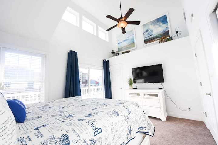 Beach Paradise III-OCEAN VIEW Townhome in Downtown