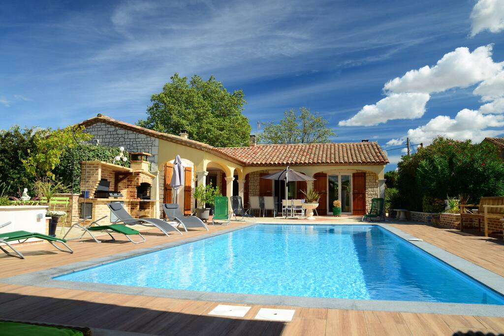 Piscine vue du petit abris
