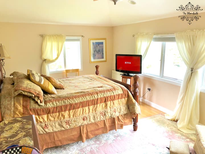 The master bedroom---because everyone should be able to relax like a king. It features a queen sized mattress, cabinets and storage space, heat/AC, and a TV with Roku. Who doesn't like free Netflix? No one---so we included that in there for free!