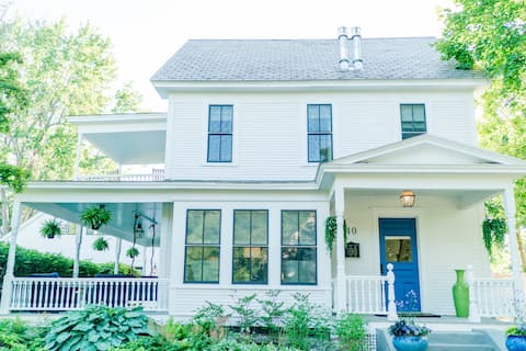 Tiny Sparrow House, Luxury & Charm in Middlebury