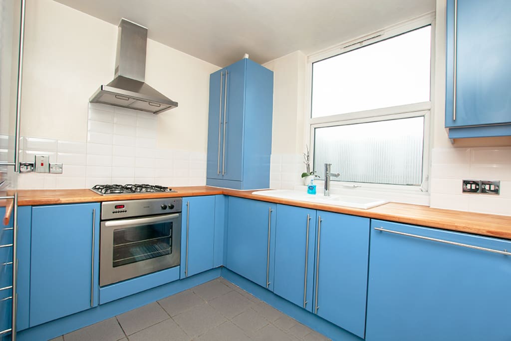 Medium sized Kitchen - including coffee machine - stove and fridge
