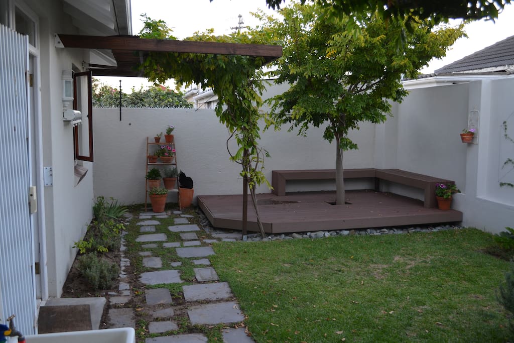 Private, peaceful garden with braai facilities.