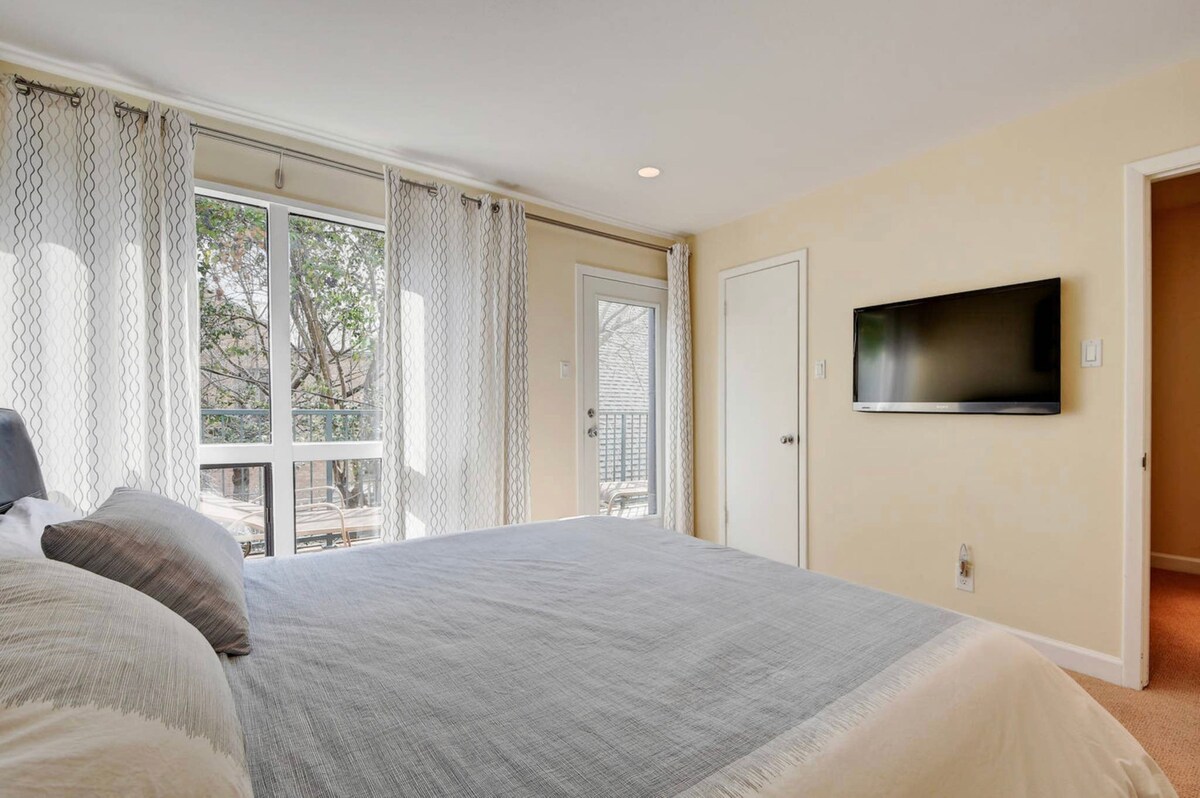 Downtown/Whole Foods HQ - Executive Road Suite