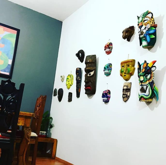 Mascaras en la pared