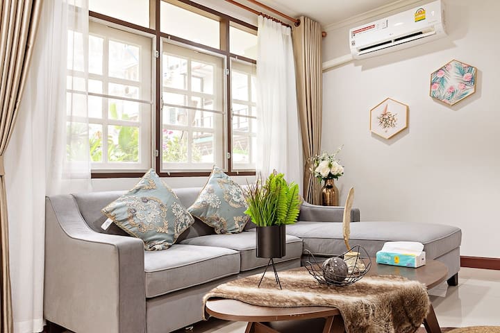 Suttisan 独立大花园别墅五卧三卫，近地铁、辉煌“新唐人街”、火车夜市 gallery image 2