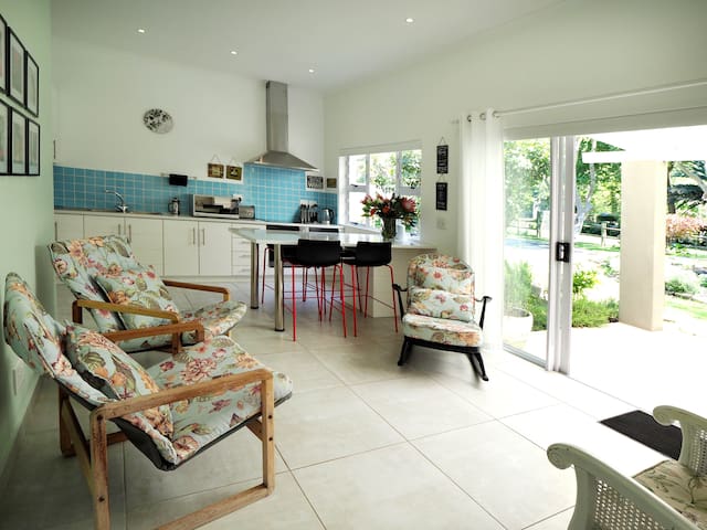 Waterland Lodge – Hibiscus Cottage